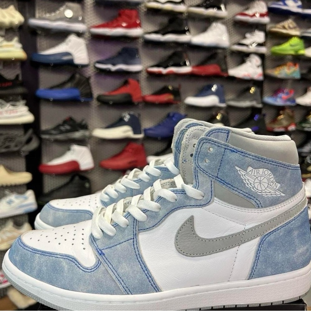 Air Jordan 1 hyper royal